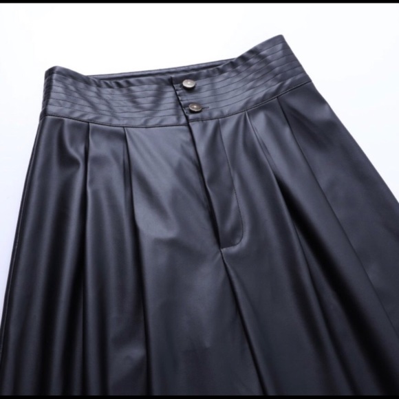 ❗️LAST 1❗️Chic Faux Leather Wide Leg Pants NWT - Picture 7 of 11